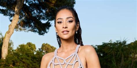 Shay Mitchell is beyond glowing in new topless sauna picture